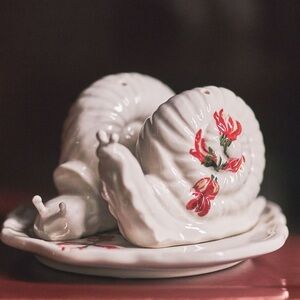 Anthropologie Nathalie Lete Marais Snail Salt & Pepper Shakers NWT Ceramic